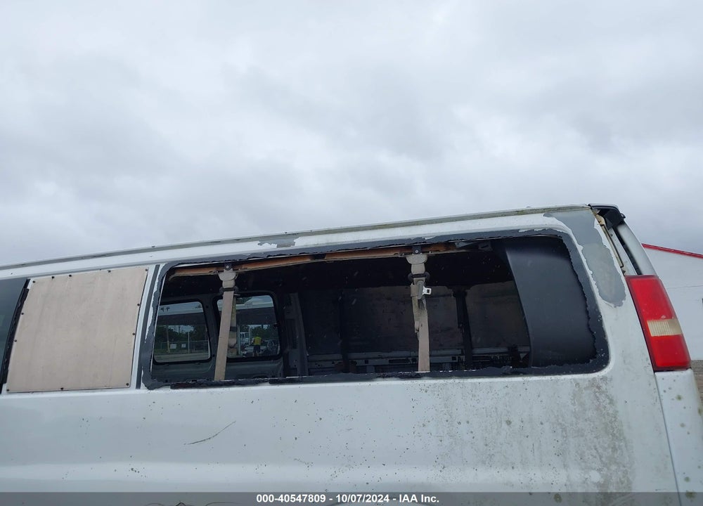 2005 CHEVROLET EXPRESS VIN: 1GAHG39U551260555