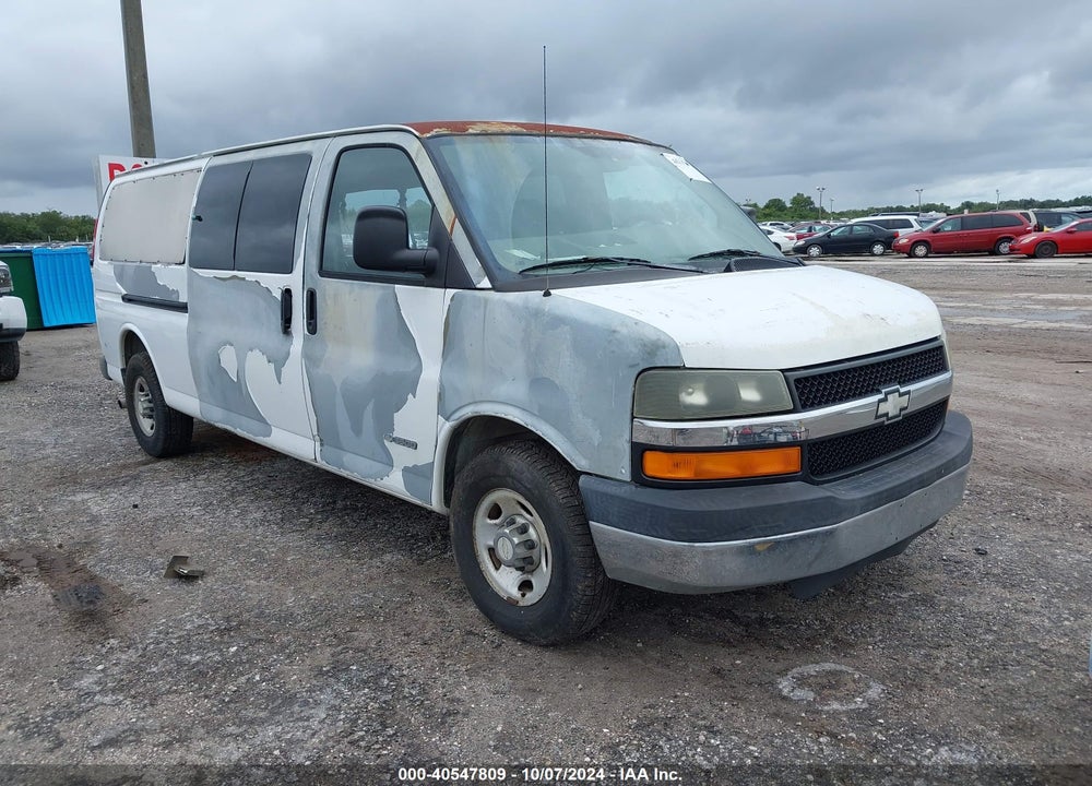 2005 CHEVROLET EXPRESS VIN: 1GAHG39U551260555
