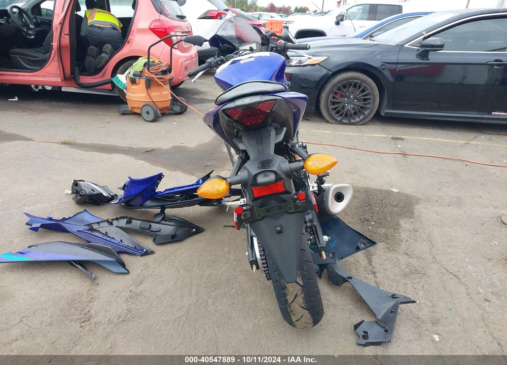 2024 YAMAHA YZFR3 A VIN: MH3RH18Y6RK017727