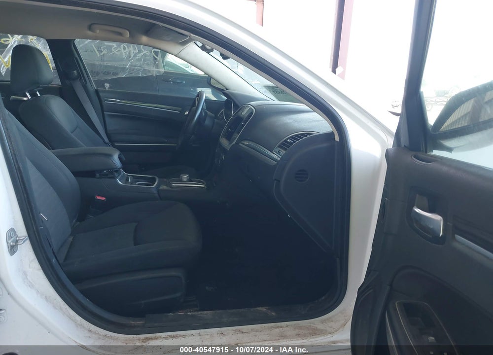 2019 CHRYSLER 300 TOURING VIN: 2C3CCAAG0KH663125