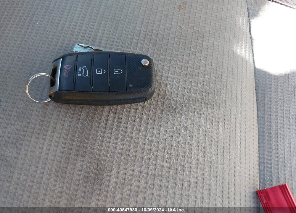 2014 KIA SORENTO LX VIN: 5XYKT4A65EG517161