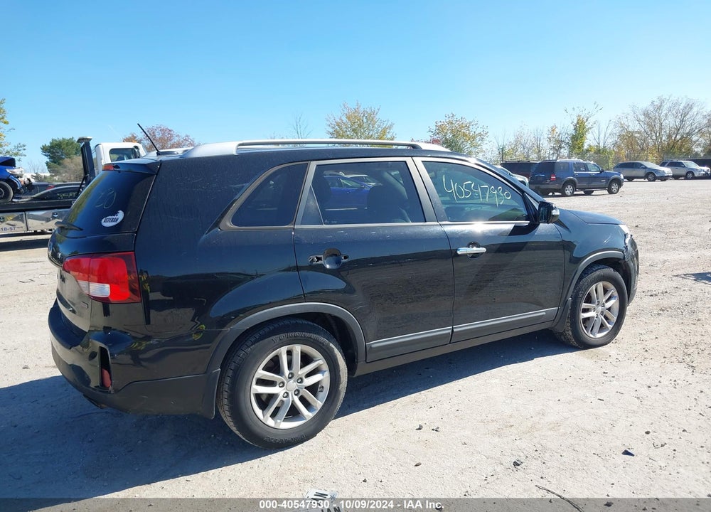 2014 KIA SORENTO LX VIN: 5XYKT4A65EG517161