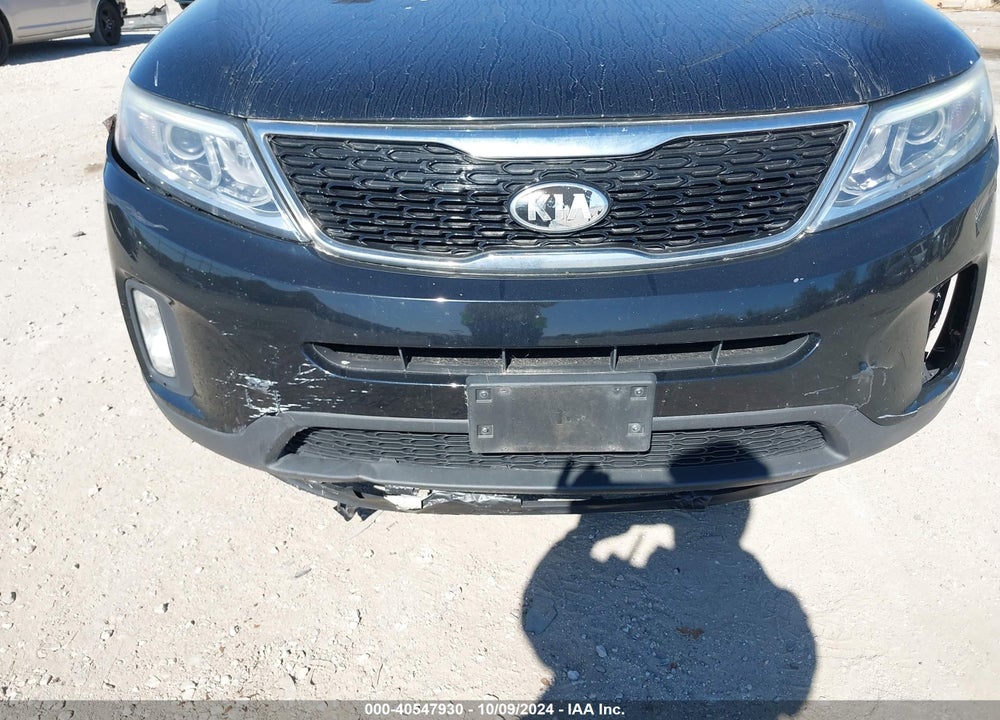 2014 KIA SORENTO LX VIN: 5XYKT4A65EG517161