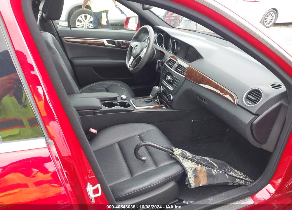 2014 MERCEDES-BENZ C 250 LUXURY/SPORT VIN: WDDGF4HB8EG222316