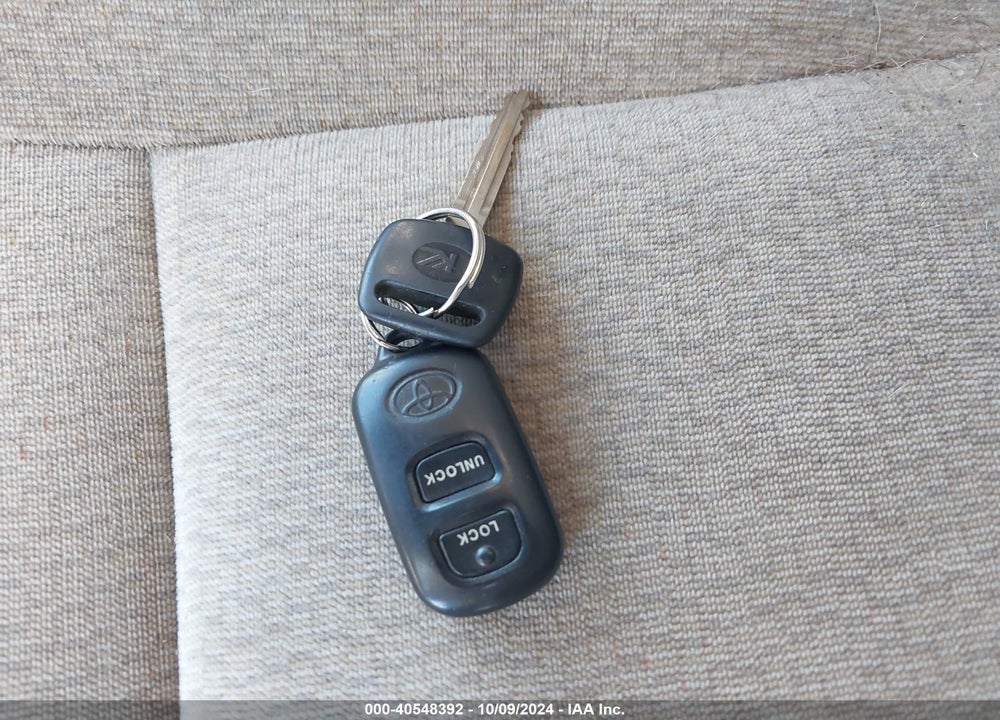2004 TOYOTA COROLLA LE VIN: 2T1BR32E54C279143