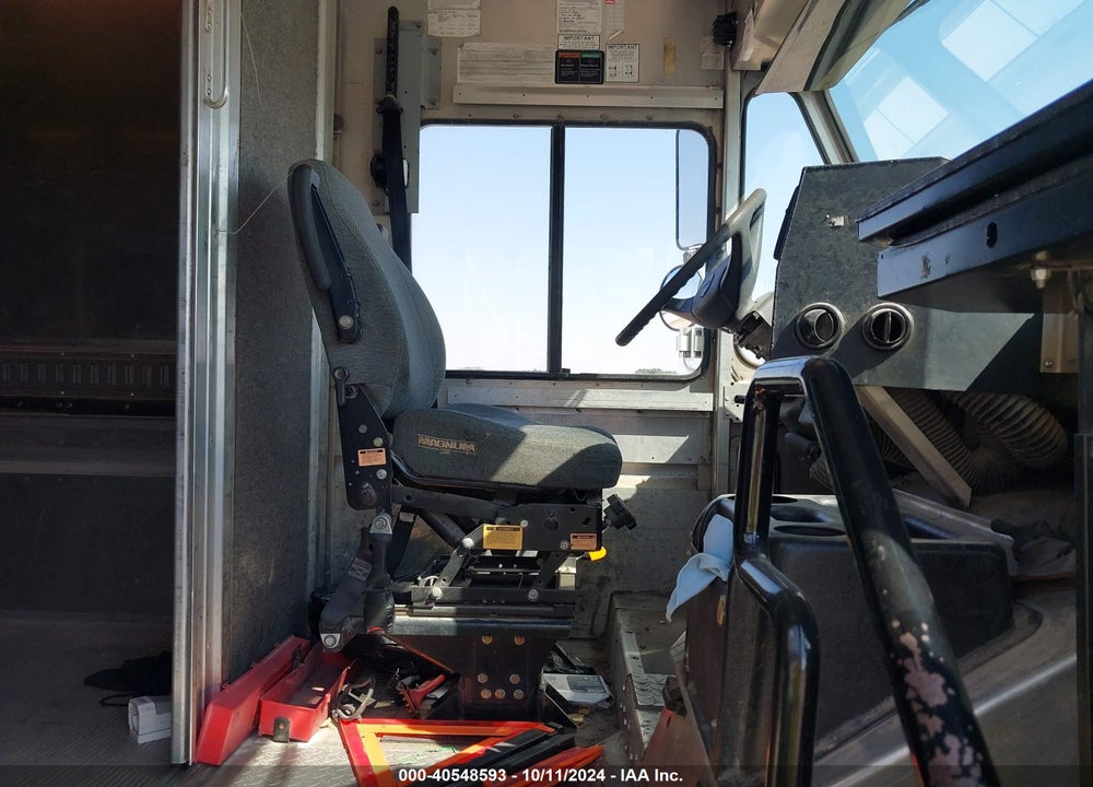 2012 FREIGHTLINER CHASSIS M LINE WALK-IN VAN VIN: 4UZAAPDU0CCBL7710