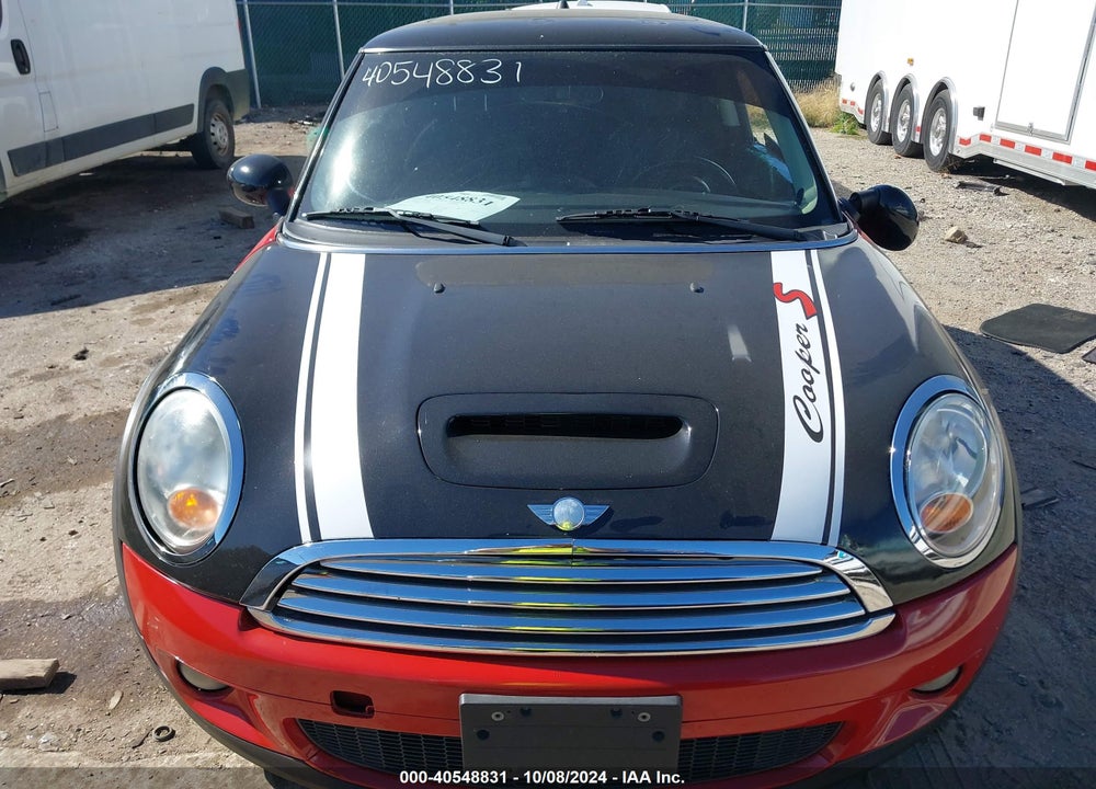 2011 MINI COOPER VIN: WMWSU3C53BT183947