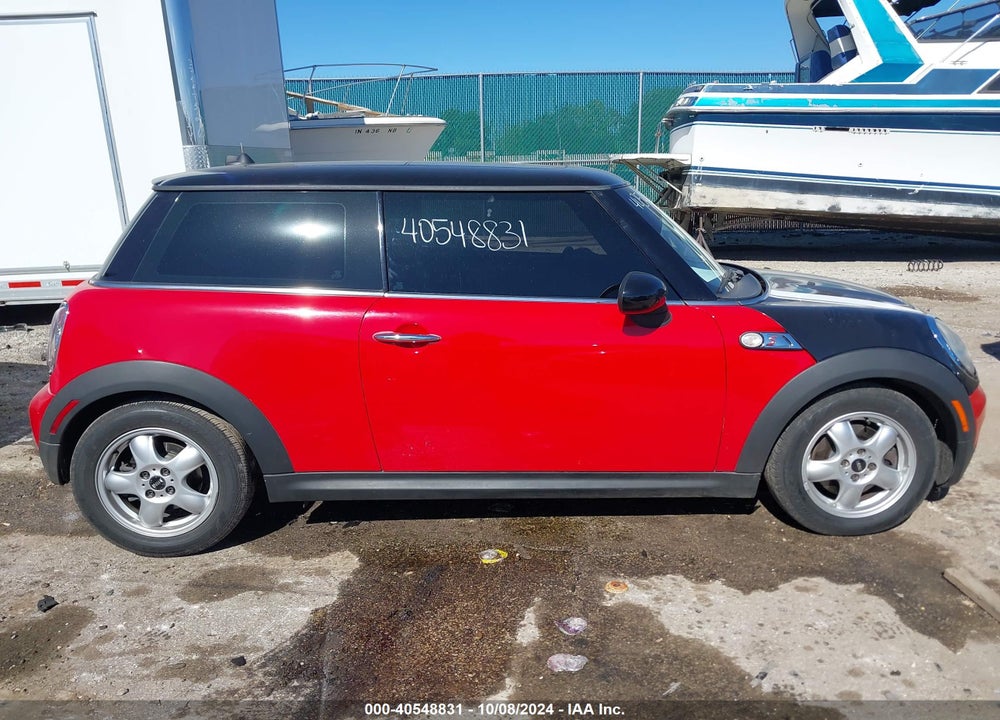 2011 MINI COOPER VIN: WMWSU3C53BT183947
