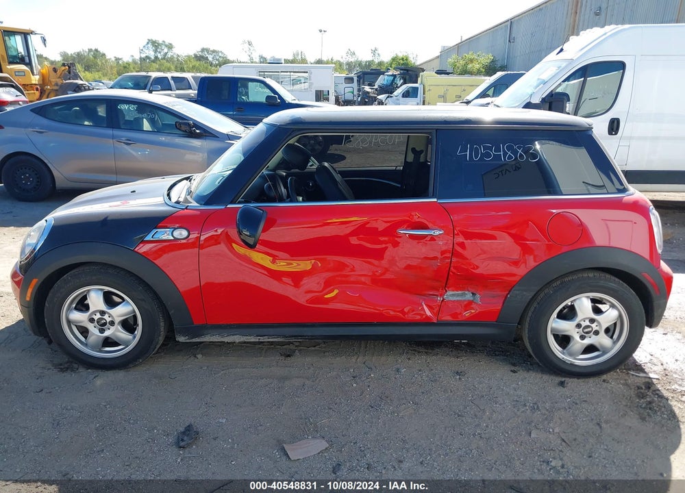 2011 MINI COOPER VIN: WMWSU3C53BT183947