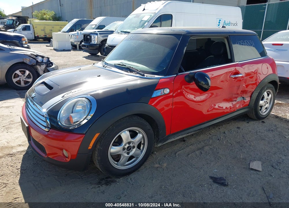 2011 MINI COOPER VIN: WMWSU3C53BT183947