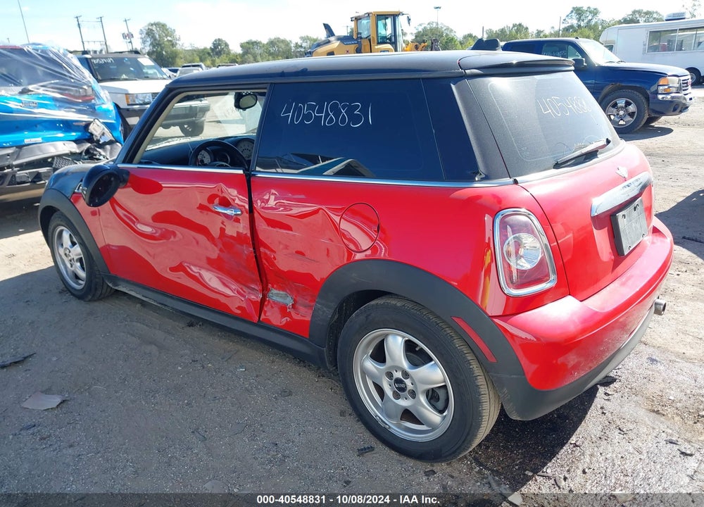 2011 MINI COOPER VIN: WMWSU3C53BT183947