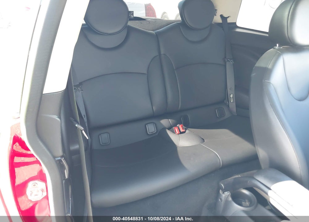 2011 MINI COOPER VIN: WMWSU3C53BT183947