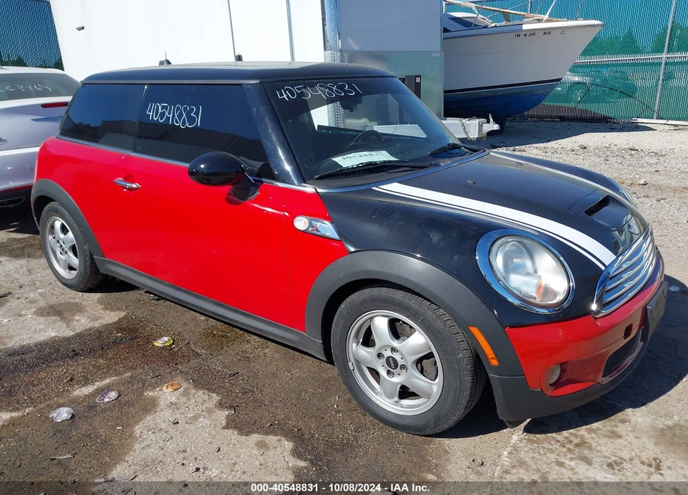 2011 MINI COOPER VIN: WMWSU3C53BT183947