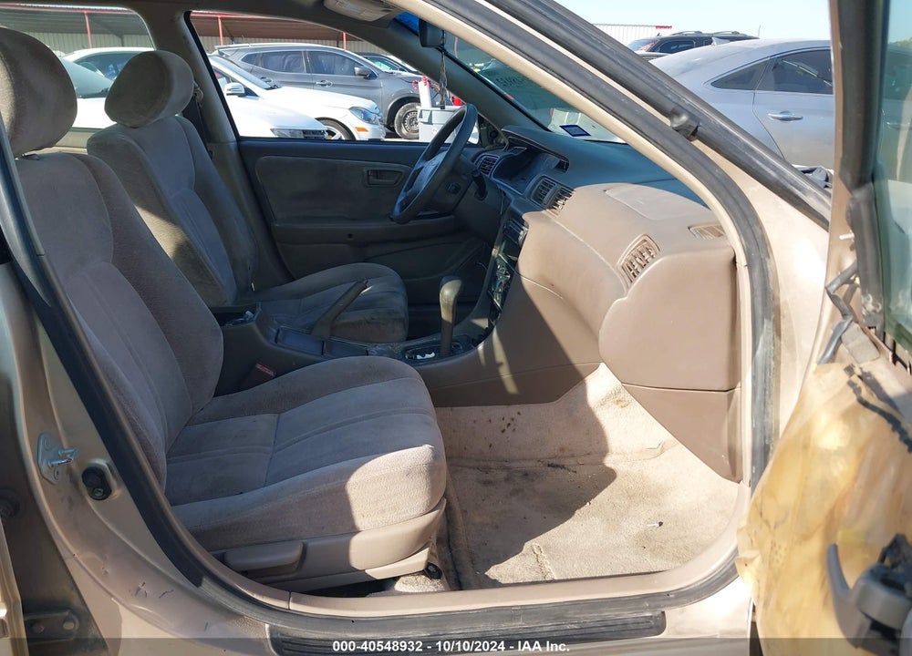 1997 TOYOTA CAMRY LE VIN: JT2BG22K3V0054830