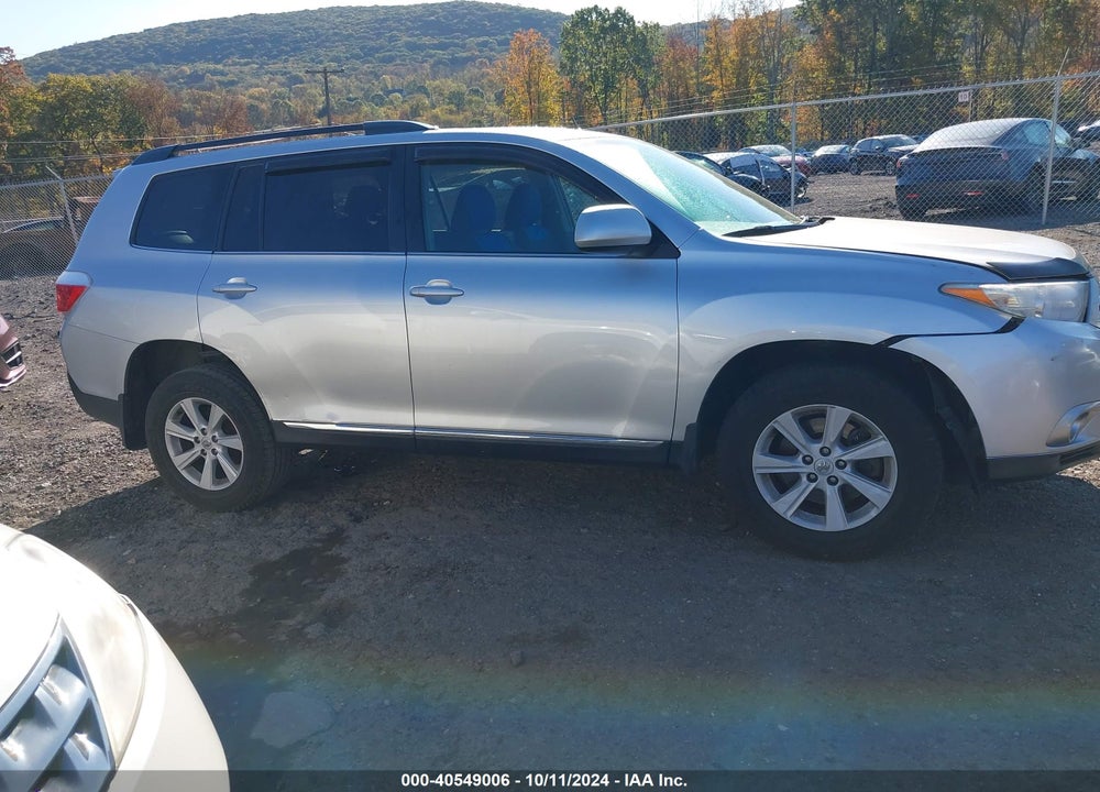 2013 TOYOTA HIGHLANDER BASE PLUS V6 VIN: 5TDBK3EH6DS233094
