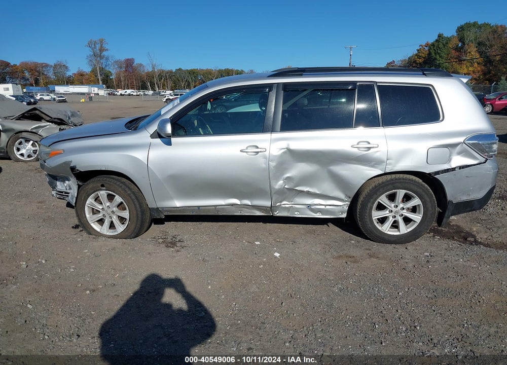 2013 TOYOTA HIGHLANDER BASE PLUS V6 VIN: 5TDBK3EH6DS233094