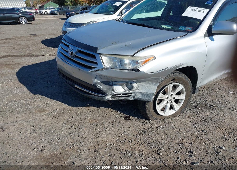 2013 TOYOTA HIGHLANDER BASE PLUS V6 VIN: 5TDBK3EH6DS233094