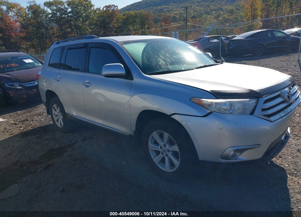 2013 TOYOTA HIGHLANDER BASE PLUS V6 VIN: 5TDBK3EH6DS233094