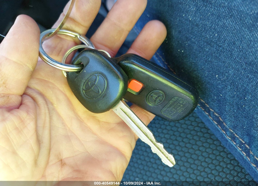 2006 TOYOTA MATRIX/XR VIN: 2T1KR32E56C577842