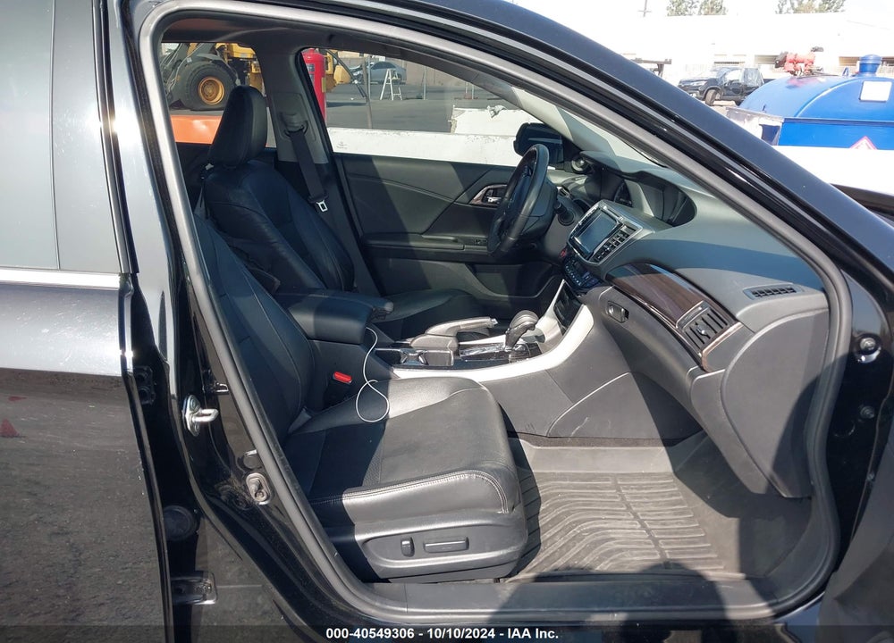 2017 HONDA ACCORD TOURING V6 VIN: 1HGCR3F92HA025645