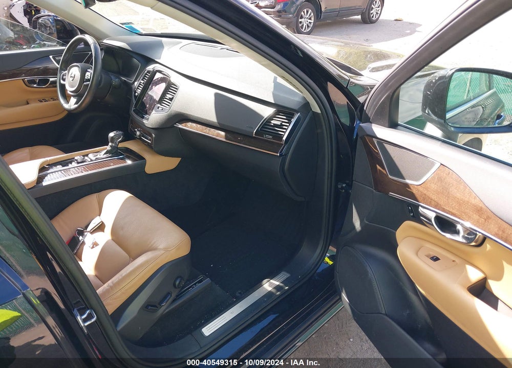 2016 VOLVO XC90 T6 MOMENTUM VIN: YV4A22PK4G1059894