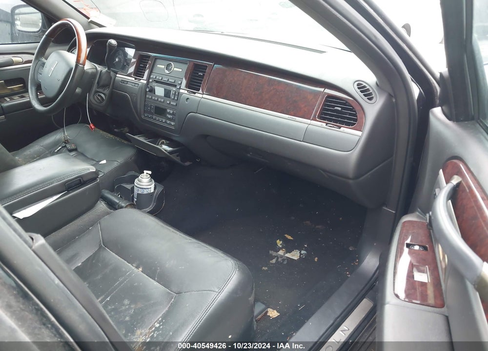 2009 LINCOLN TOWN CAR SIGNATURE LIMITED VIN: 2LNHM82V39X607227