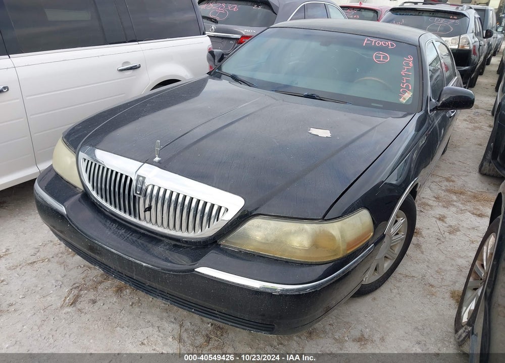 2009 LINCOLN TOWN CAR SIGNATURE LIMITED VIN: 2LNHM82V39X607227