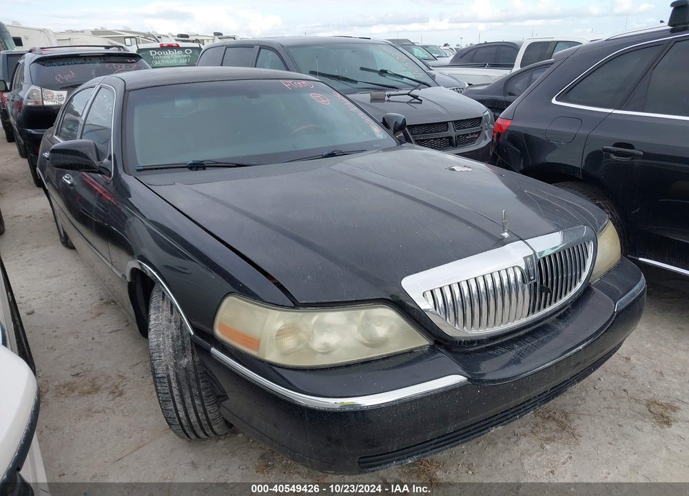 2009 LINCOLN TOWN CAR SIGNATURE LIMITED VIN: 2LNHM82V39X607227