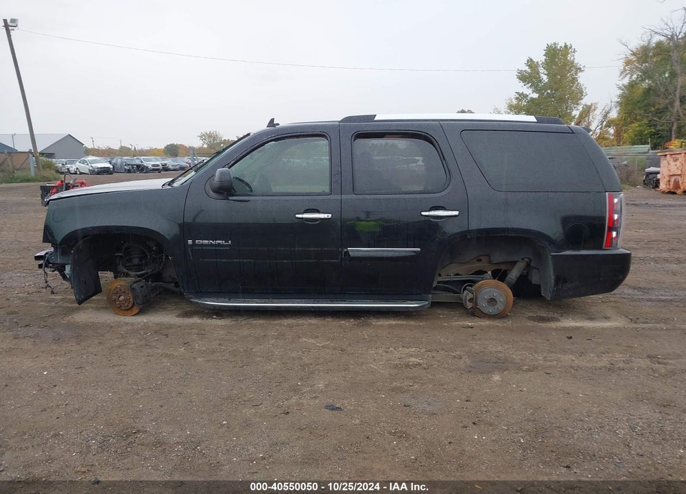 2007 GMC YUKON DENALI VIN: 1GKFK63817J399017