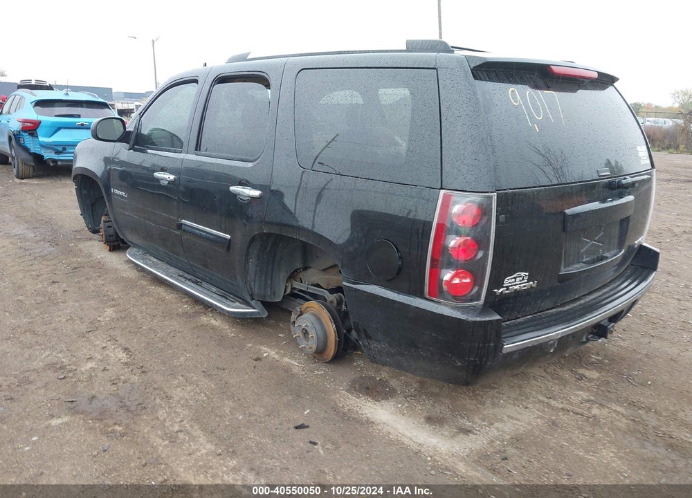 2007 GMC YUKON DENALI VIN: 1GKFK63817J399017