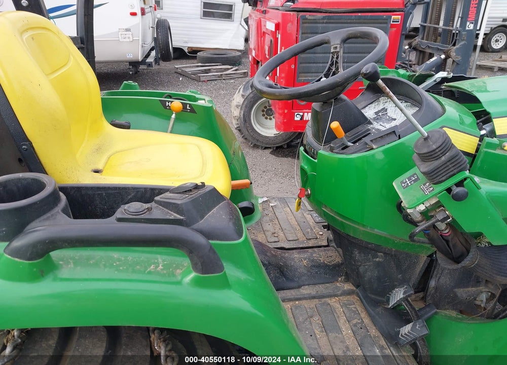 2019 JOHN DEERE 3025E TRACTOR VIN: 1P0300EXAKX083071