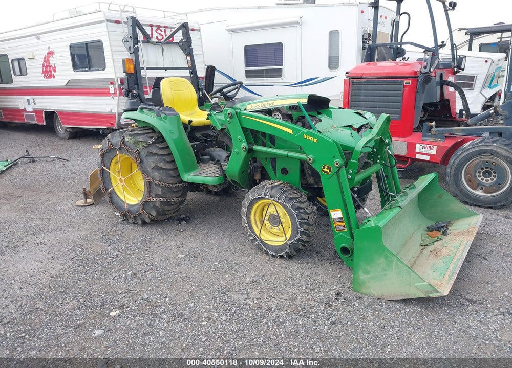 2019 JOHN DEERE 3025E TRACTOR VIN: 1P0300EXAKX083071