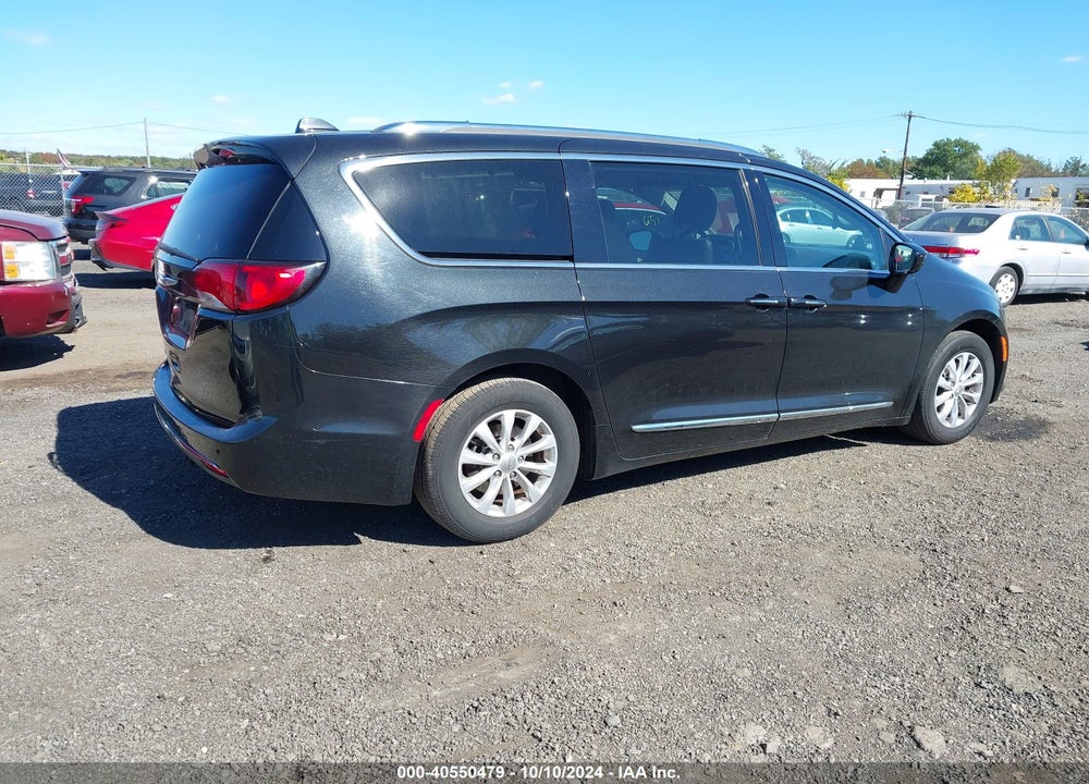 2018 CHRYSLER PACIFICA TOURING L VIN: 2C4RC1BG6JR141550