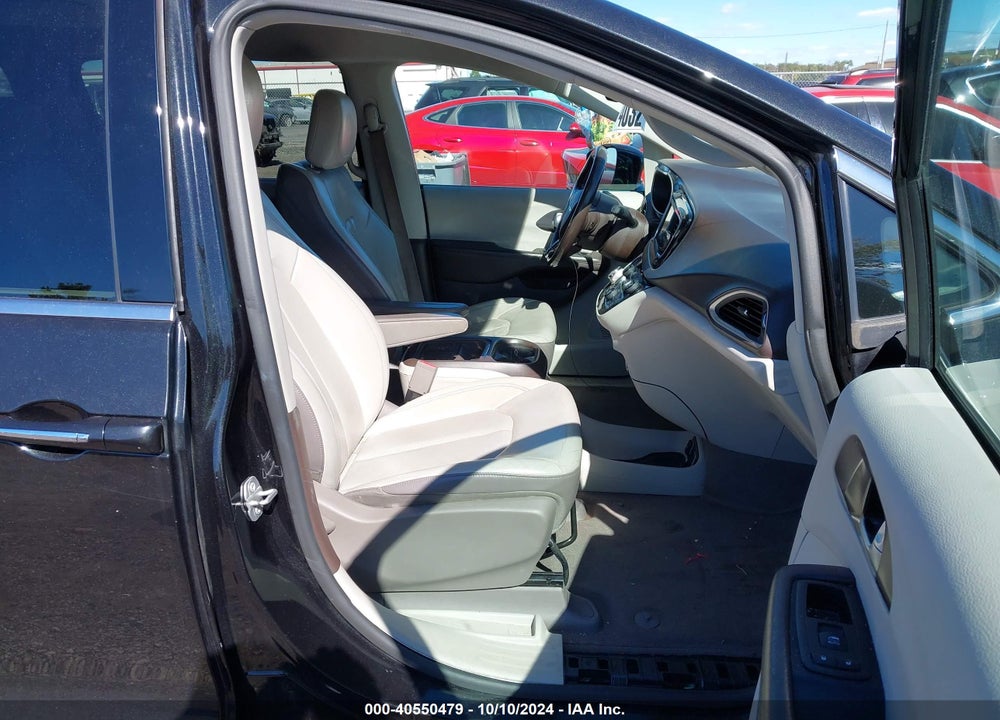 2018 CHRYSLER PACIFICA TOURING L VIN: 2C4RC1BG6JR141550