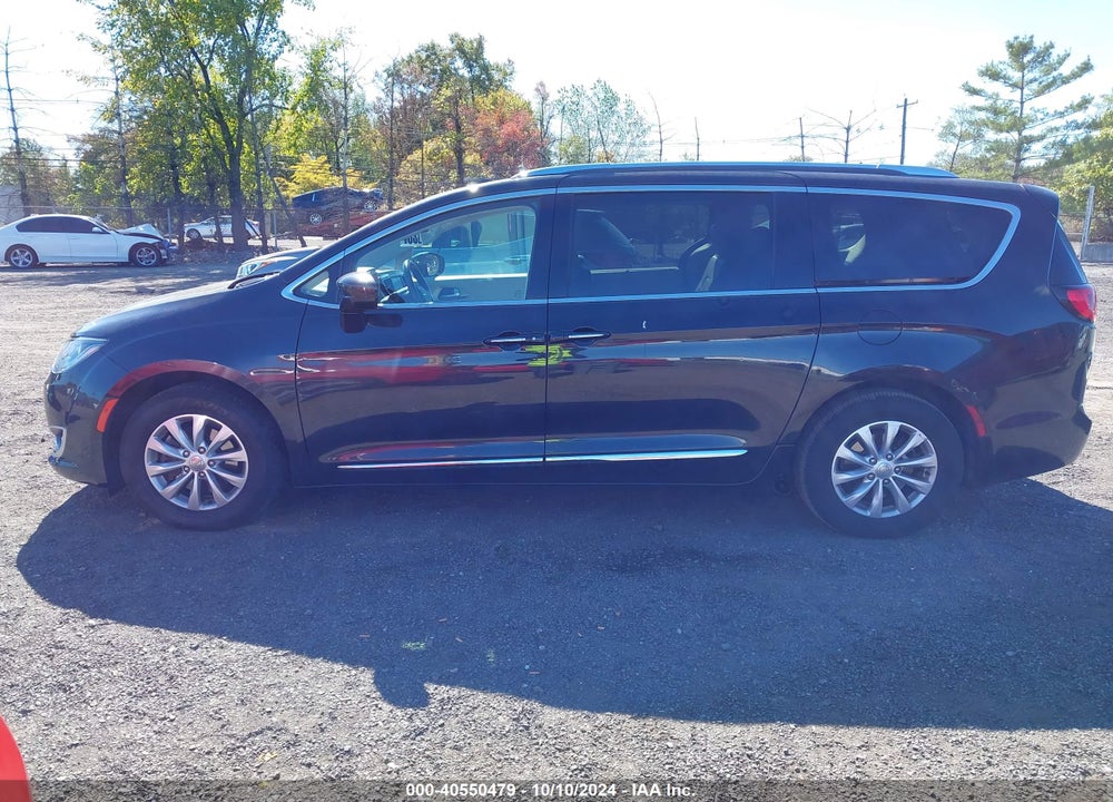 2018 CHRYSLER PACIFICA TOURING L VIN: 2C4RC1BG6JR141550