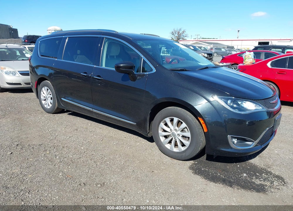 2018 CHRYSLER PACIFICA TOURING L VIN: 2C4RC1BG6JR141550