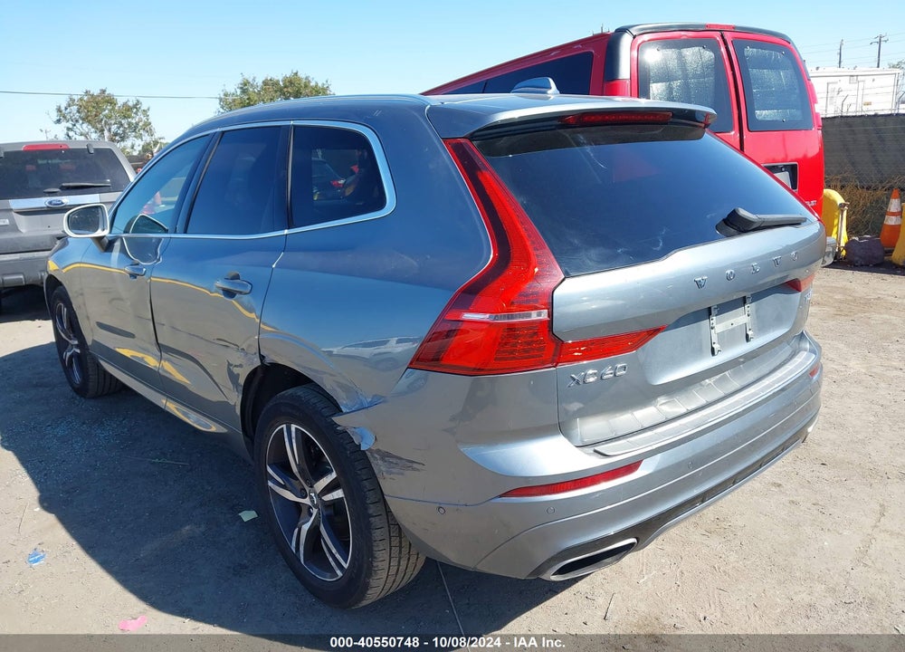 2018 VOLVO XC60 T5 R-DESIGN VIN: LYV102RM2JB118125
