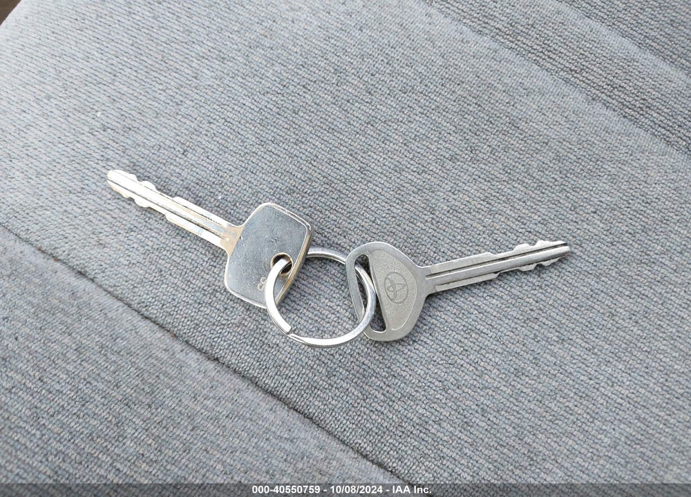 2001 TOYOTA CAMRY LE V6 VIN: 4T1BF22K01U958384