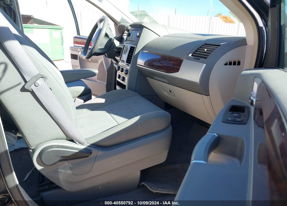 2010 CHRYSLER TOWN & COUNTRY TOURING VIN: 2A4RR5D15AR112873