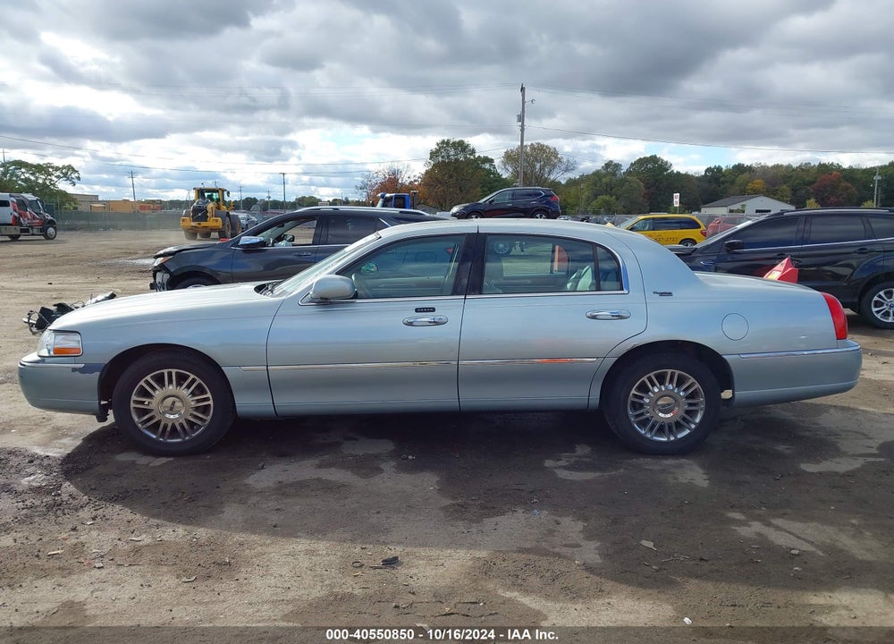 2007 LINCOLN TOWN CAR SIGNATURE LIMITED VIN: 1LNHM82V47Y628956