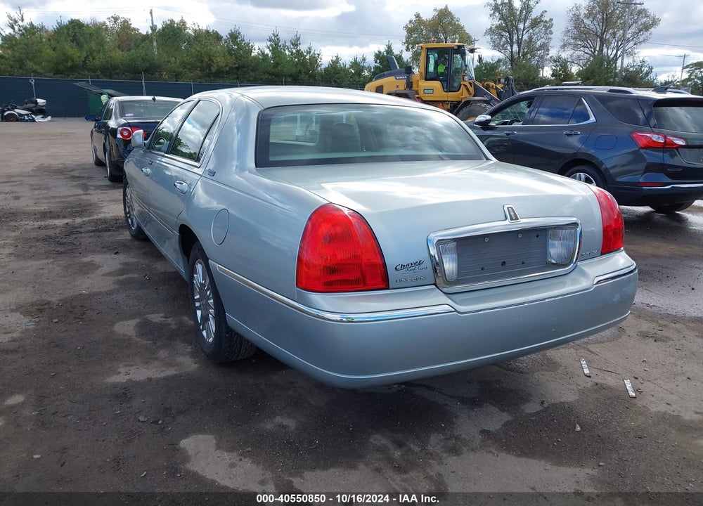 2007 LINCOLN TOWN CAR SIGNATURE LIMITED VIN: 1LNHM82V47Y628956