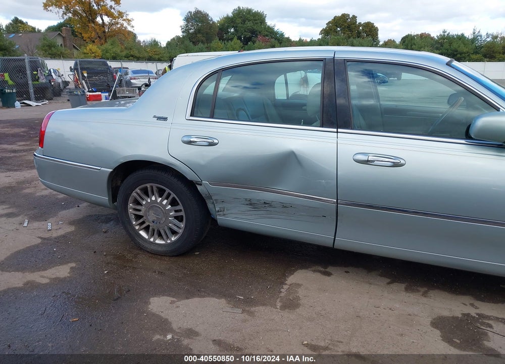 2007 LINCOLN TOWN CAR SIGNATURE LIMITED VIN: 1LNHM82V47Y628956