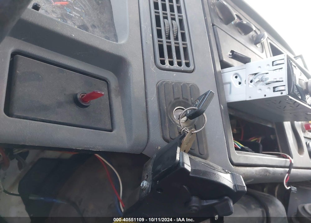 2004 INTERNATIONAL 4000 4300 VIN: 1HTMMAAN04H666999