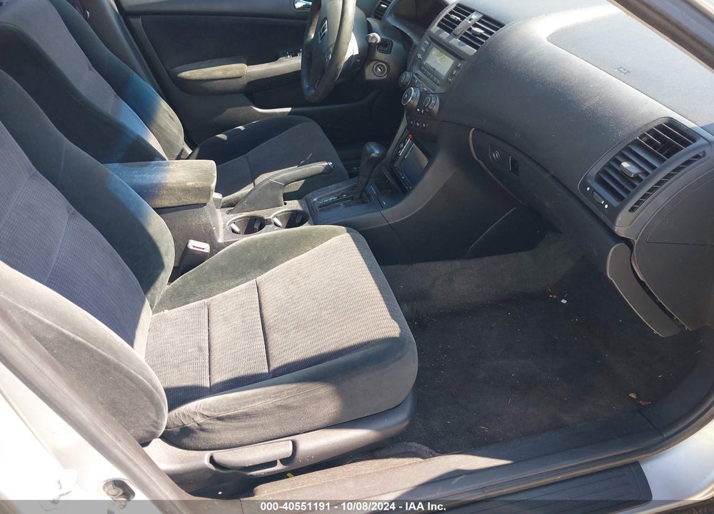 2005 HONDA ACCORD 2.4 LX VIN: 3HGCM56465G701221