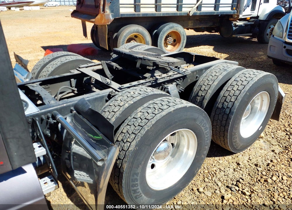 2018 WESTERN STAR 5700 XE SET BACK AXLE W/SLEEPER VIN: 5KJJBHDR8JLJS7409