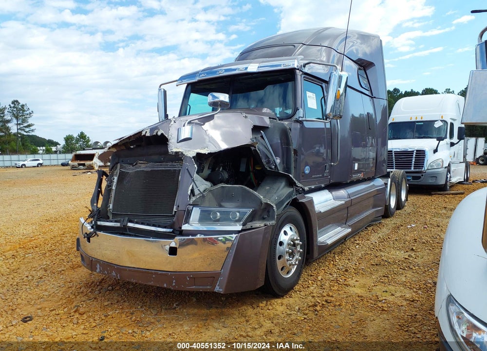 2018 WESTERN STAR 5700 XE SET BACK AXLE W/SLEEPER VIN: 5KJJBHDR8JLJS7409