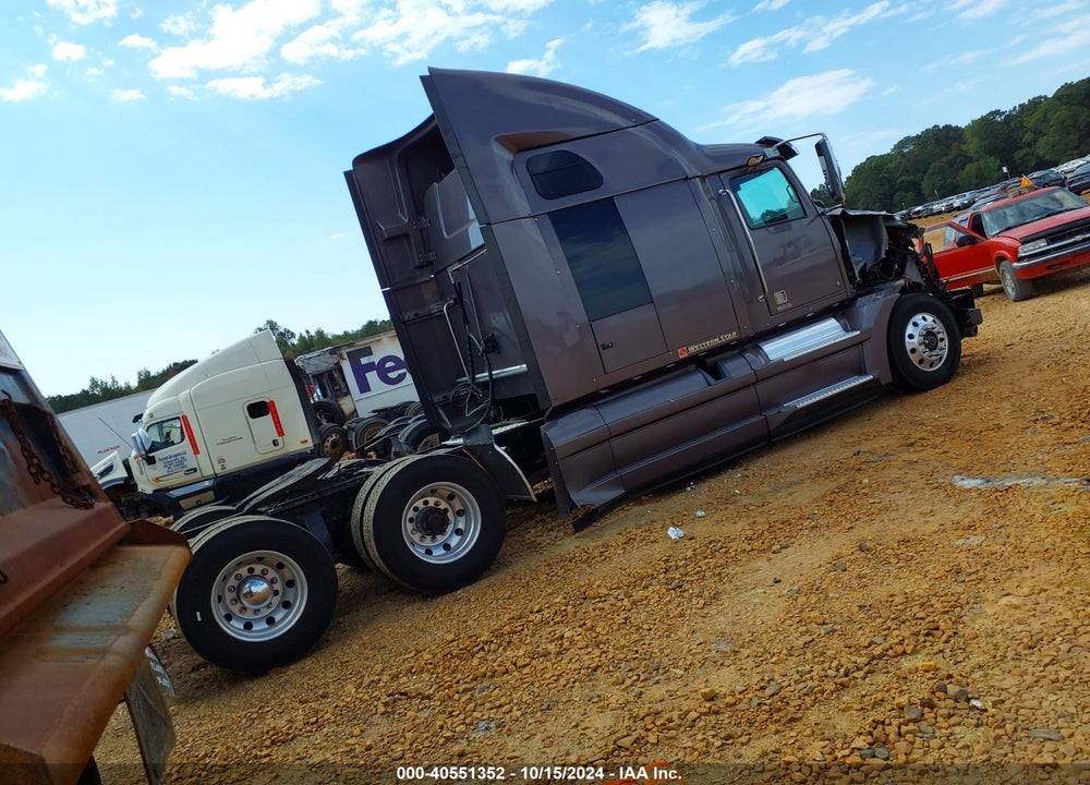 2018 WESTERN STAR 5700 XE SET BACK AXLE W/SLEEPER VIN: 5KJJBHDR8JLJS7409