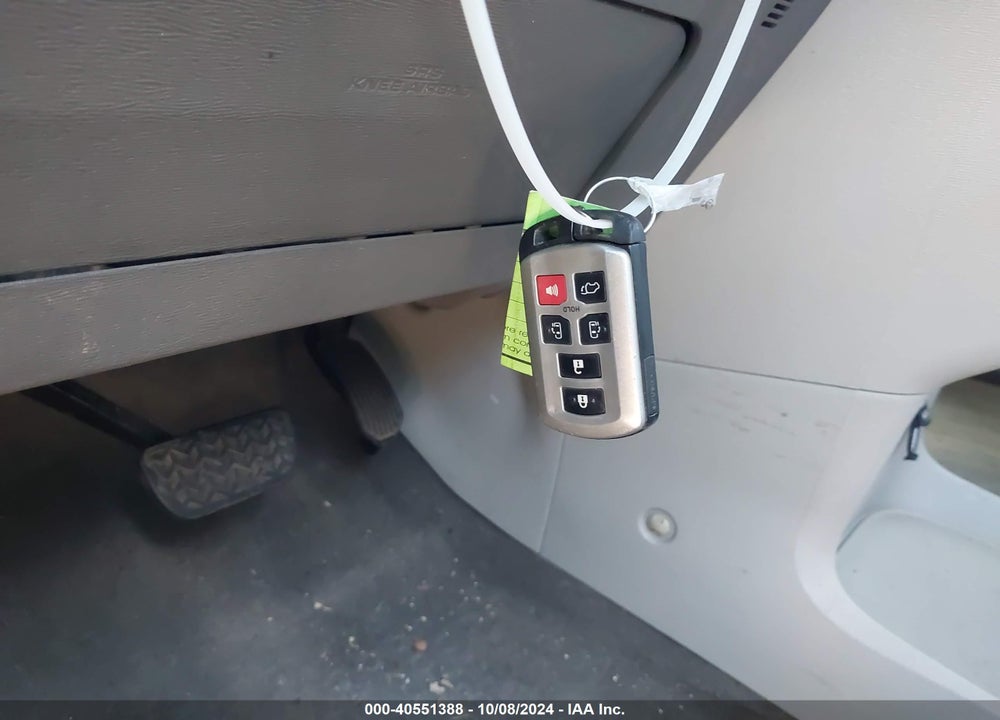 2013 TOYOTA SIENNA XLE V6 8 PASSENGER VIN: 5TDYK3DC7DS386244