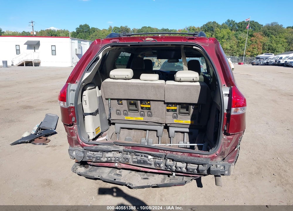 2013 TOYOTA SIENNA XLE V6 8 PASSENGER VIN: 5TDYK3DC7DS386244