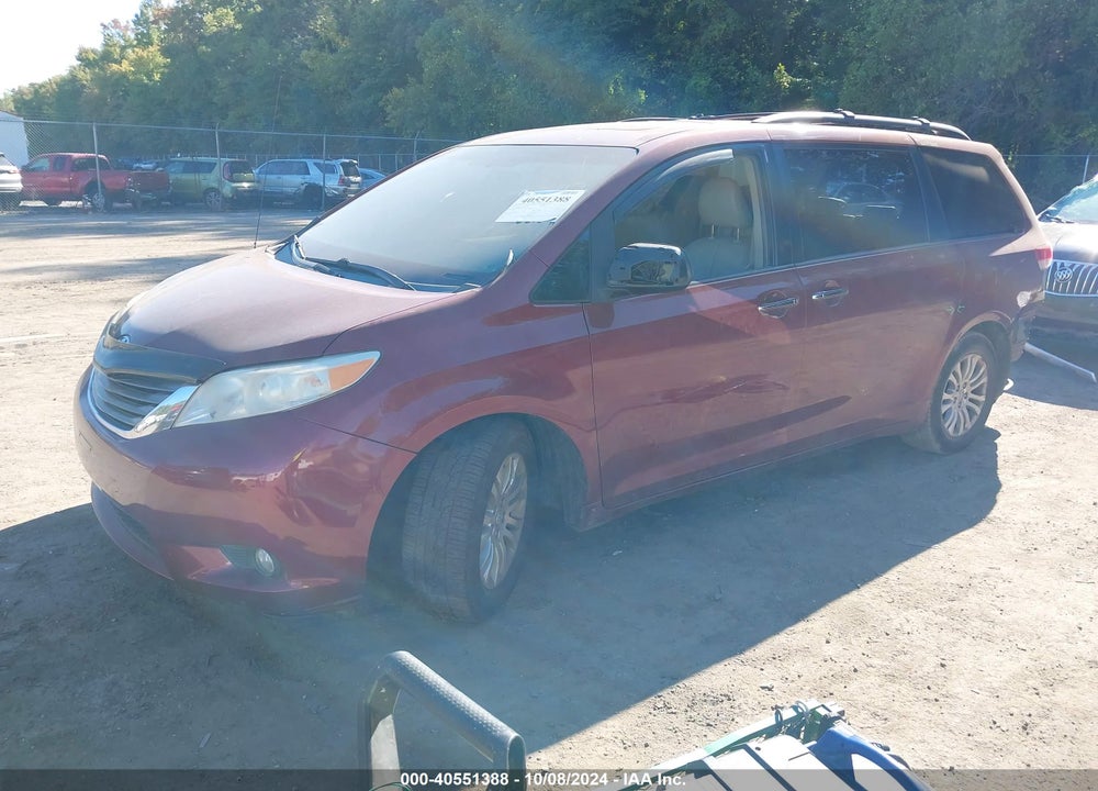 2013 TOYOTA SIENNA XLE V6 8 PASSENGER VIN: 5TDYK3DC7DS386244